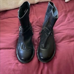 UGG brand short boots in Women’s size 10